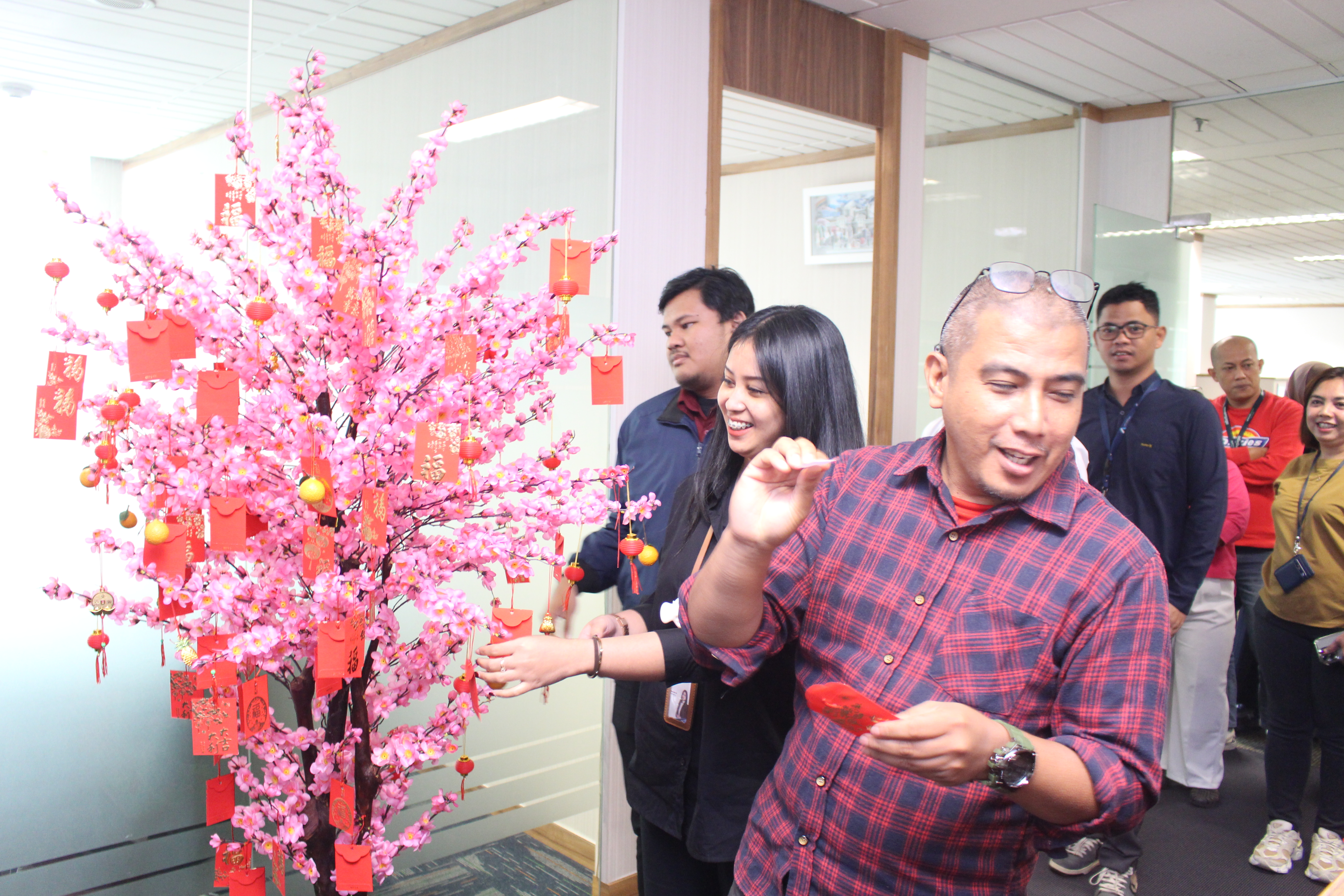 Intra Asia mengadakan acara bersama dalam suasana penuh kehangatan dan sukacita dalam rangka menyambut dan merayakan Tahun Baru Imlek 2577 Kongzili.